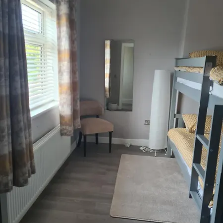 Gasthof Airport Shared *